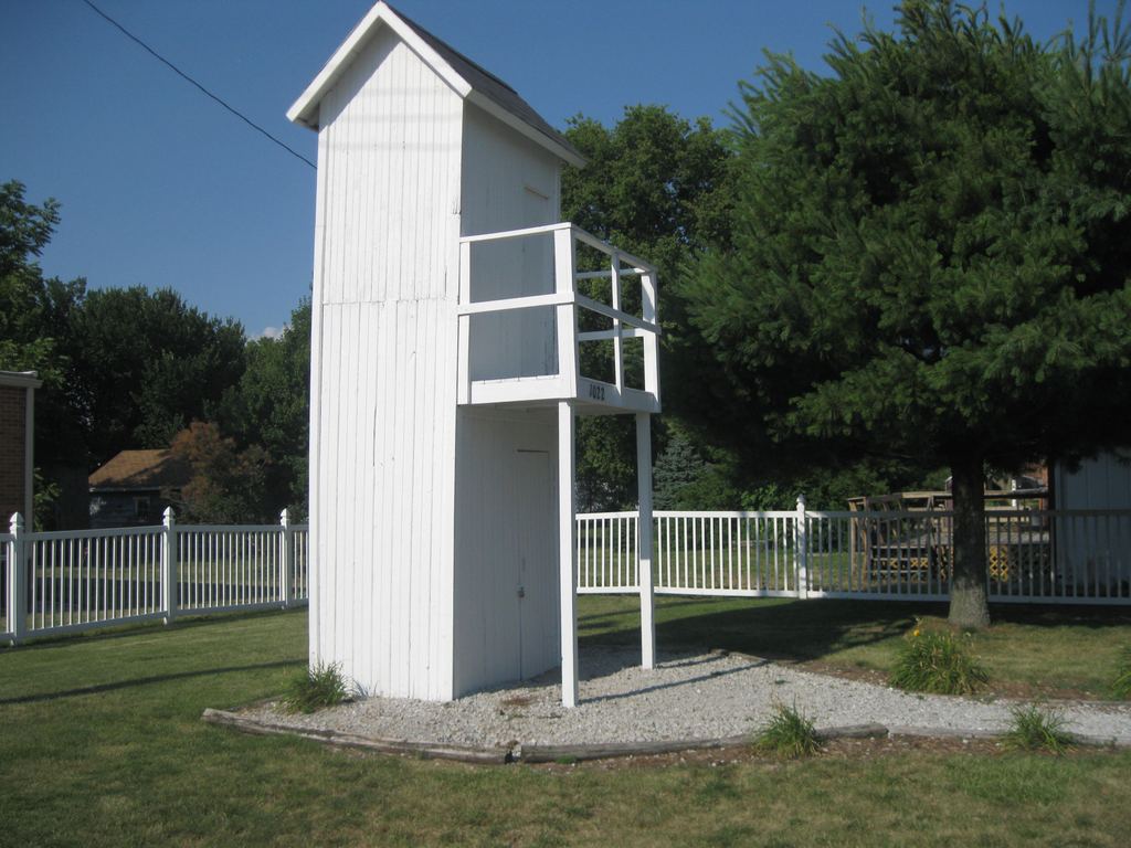 https://blog.johnscalendar.com/wp-content/gallery/2012-summer-trip/2012oz-001.jpg Double-decker outhouse in Gays, IL